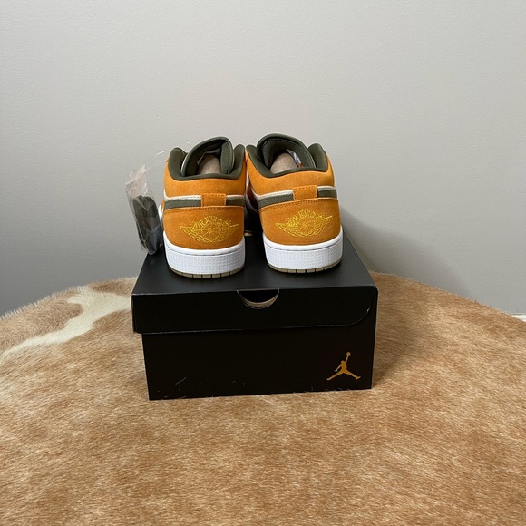 Jordan 1 Low Orange Olive - Picture 4 of 6